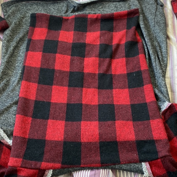 12PM by Mon Ami. Cowl-neck sweater. Plaid/grey. Medium. - Picture 6 of 8